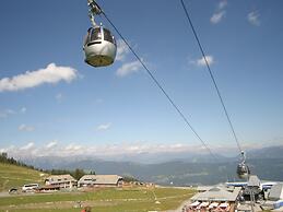 Apartment Near Nassfeld Ski Lift With Pool