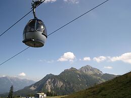 Apartment Near Nassfeld Ski Lift With Pool