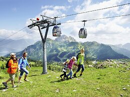 Apartment Near Nassfeld Ski Lift With Pool