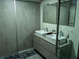 Cosy Mansion With Private Terrace and Sauna