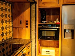 Cosy Mansion With Private Terrace and Sauna