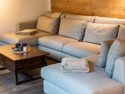 Cosy Mansion With Private Terrace and Sauna