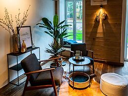 Cosy Mansion With Private Terrace and Sauna