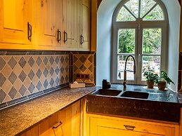 Cosy Mansion With Private Terrace and Sauna