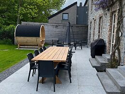 Cosy Mansion With Private Terrace and Sauna