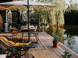 Chalet in Geel in Quiet Location by the Water
