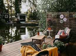 Geel Chalet in Netevallei
