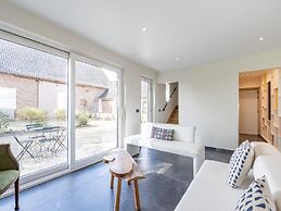 Spacious Holiday Home With Pond