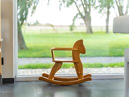 Spacious Holiday Home With Pond