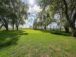 Peaceful Villa With Pond