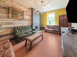 Elegant Home in Bievre With Garden