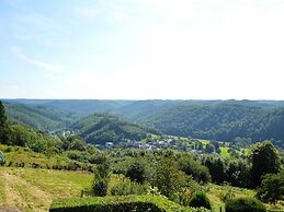 Holiday Home in Rochehaut With Fenced Garden