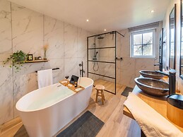 Holiday Home in Lierneux With Bubble Bath