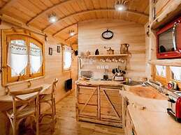 Romantic Mobile Home in Daverdisse With Bubble Bath