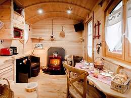 Romantic Mobile Home in Daverdisse With Bubble Bath