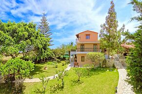 Villa Karteros with private pool