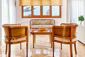 Villa Karteros with private pool