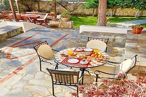 Villa Karteros with private pool