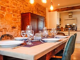 Quietly Located Farmhouse L'echappee Belle