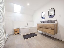 Quietly Located Farmhouse L'echappee Belle