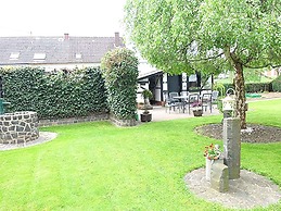 Holiday Apartment in Oberstadtfeld With Garden