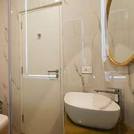 Bloom Hotel - Golf Course Road, Sector 43