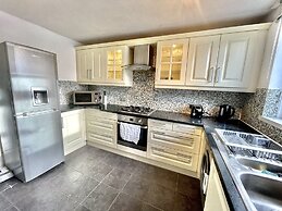The HK House - Family Friendly Near To Blenheim Palace & Oxford City C