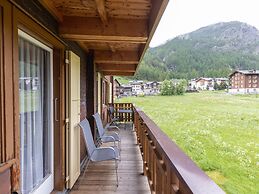 Welcoming Holiday Home in Saas Grund With Garden