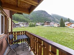 Welcoming Holiday Home in Saas Grund With Garden