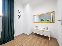 Holiday Home in Longkamp With Garden