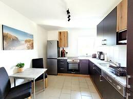 Stylish Apartment With Balcony