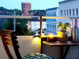 Stylish Apartment With Balcony