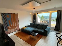 Perfectly Located Flat Near the ski Slope