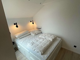 Perfectly Located Flat Near the ski Slope