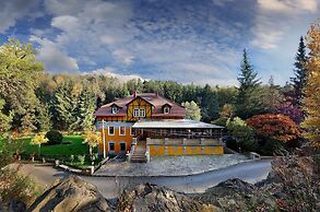2-floor Apartment in a Villa With Park