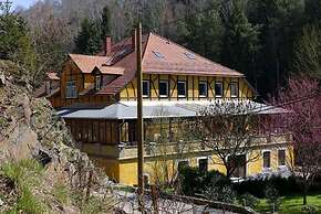 2-floor Apartment in a Villa With Park