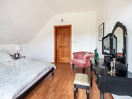 Luxurious Holiday Home With a Nice Private Garden