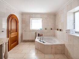 Luxurious Holiday Home With a Nice Private Garden