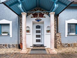 Luxurious Holiday Home With a Nice Private Garden
