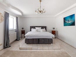 Luxurious Holiday Home With a Nice Private Garden