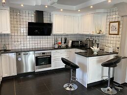 Luxurious Holiday Home With a Nice Private Garden