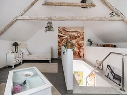 Luxurious Holiday Home With a Nice Private Garden