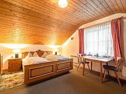 Delightful Holiday Home With Terrace
