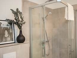 Apartment With Balcony on the Slope