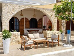 Comfortable Holiday Home With Terrace