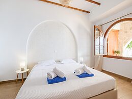 Comfortable Holiday Home With Terrace