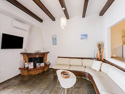 Comfortable Holiday Home With Terrace