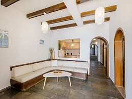 Comfortable Holiday Home With Terrace