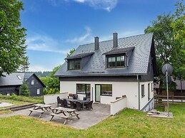 Spacious Holiday Home With Wood-burning Stove