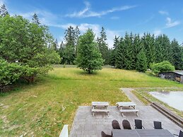 Spacious Holiday Home With Wood-burning Stove